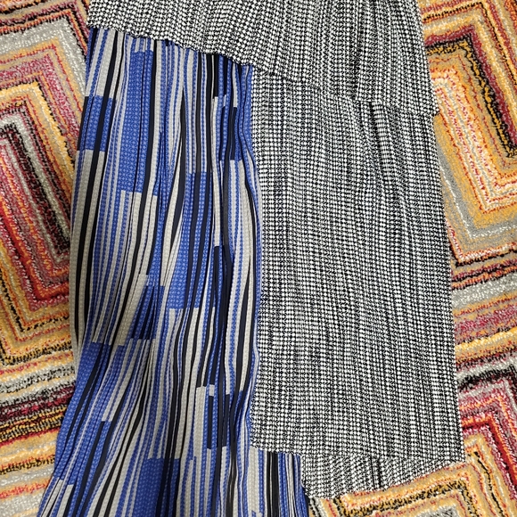 H&M Pleated Skirt - Picture 4 of 7